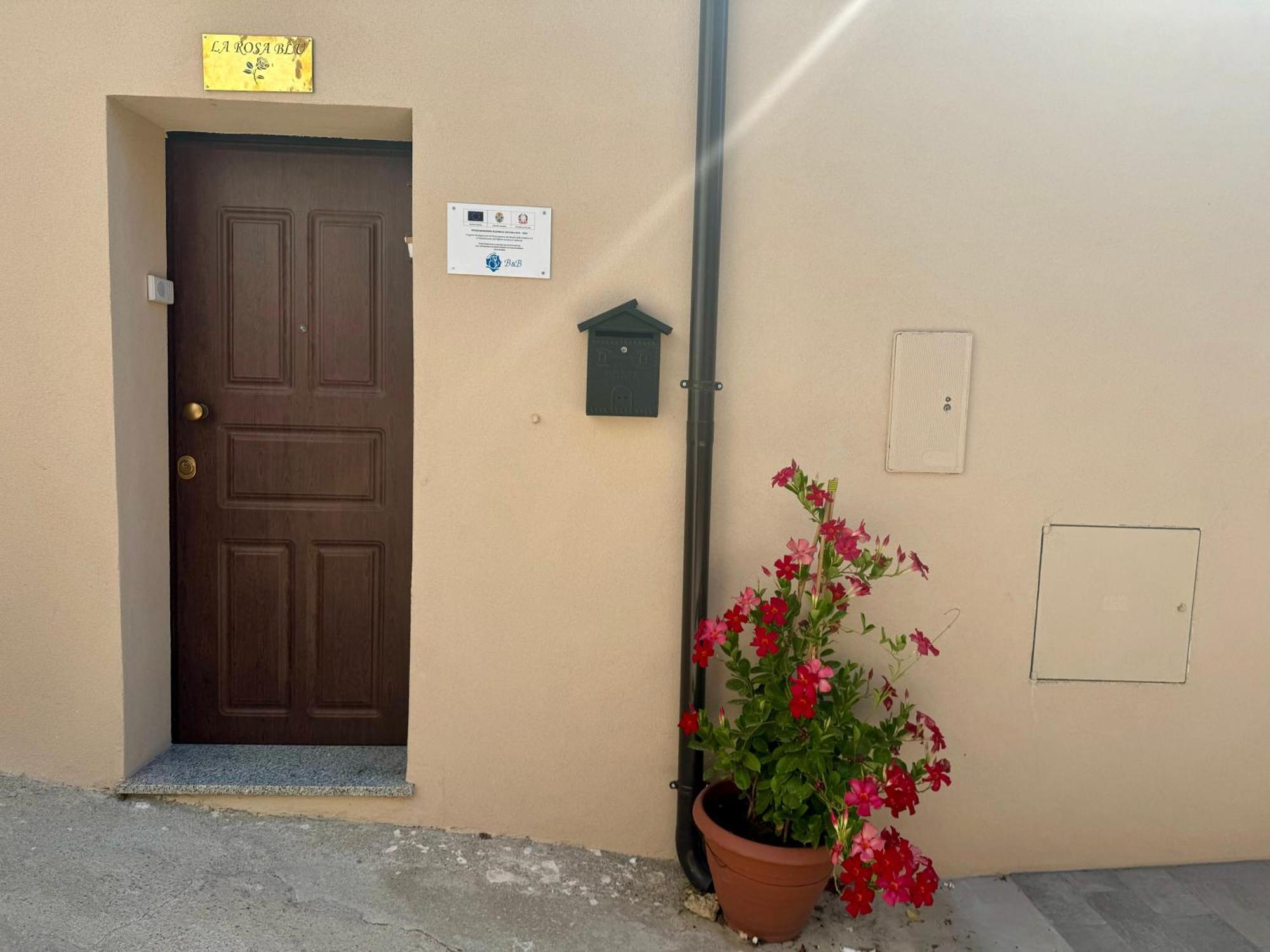 La Rosa Blu Bed & Breakfast Gerace Exterior photo